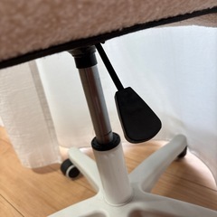白 イス デスクチェア 回転の画像