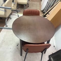 2人用 ダイニングセット(マナベインテリア）木製 椅子2脚付き 丸テーブル（お持ち帰り価格）の画像
