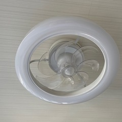 ライト付き　シーリングファンの画像