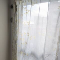 レーフ柄　おしゃれなレースカーテンの画像
