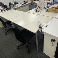 入荷予定【中古】ワークテーブル　(ホワイト／四つ足)　差し上げます！の画像