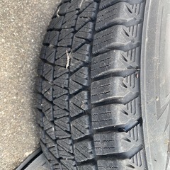 スタッドレスタイヤの画像