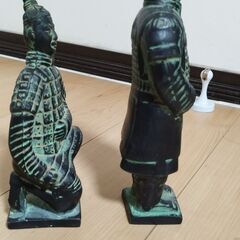 【重厚 2体セット】兵馬俑 レプリカ 鋳鉄製 将軍俑 跪射俑 高さ29cm/21cm 中国風 置物の画像