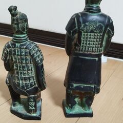 【重厚 2体セット】兵馬俑 レプリカ 鋳鉄製 将軍俑 跪射俑 高さ29cm/21cm 中国風 置物の画像