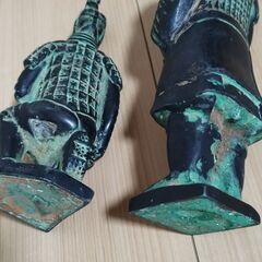 【重厚 2体セット】兵馬俑 レプリカ 鋳鉄製 将軍俑 跪射俑 高さ29cm/21cm 中国風 置物の画像
