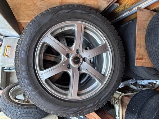 【最終値下げ】スタッドレスタイヤ 225/55r17 ホイールセット車買い替えのため格安で