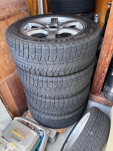 【最終値下げ】スタッドレスタイヤ 225/55r17 ホイールセット車買い替えのため格安で