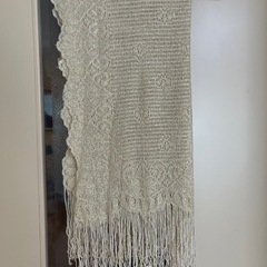 ファーショール、薄手のショール、ネックレス、コサージュの画像