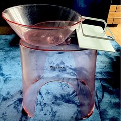 ニトリで購入し半年使用しました。お風呂の椅子と桶と椅子ホルダーです。の画像