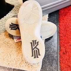 NIKE Kyriez 27.5cm メンズ　スニーカー　ナイキ の画像