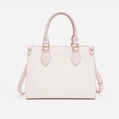 💬12/18受渡し予定　新品未使用品✨ディズニー好きさん必見♡くまチャーム付きショルダー＆トートバッグ　定価¥10,438の画像