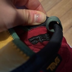 Teva キッズ スリッポン 赤/緑/黄　15cmの画像