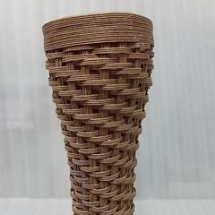 フラワーベース／焦げ茶の編み花瓶の画像