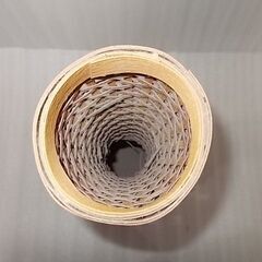 フラワーベース／焦げ茶の編み花瓶の画像