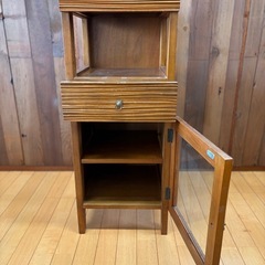 アンティーク調チェスト　棚の画像
