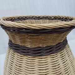 フラワーベース／ツボ型の編み花瓶の画像