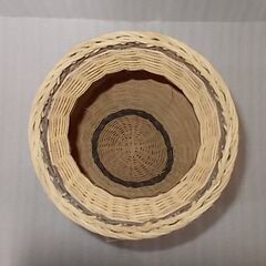 フラワーベース／ツボ型の編み花瓶の画像