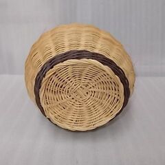 フラワーベース／ツボ型の編み花瓶の画像