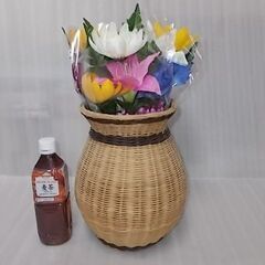 フラワーベース／ツボ型の編み花瓶の画像