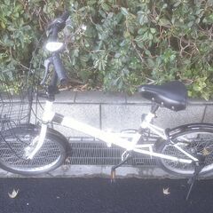 整備済み中古自転車　20インチ　税別￥11.800-　折り畳み自転車　外装６段　LEDオートライト　ホワイト1125の画像