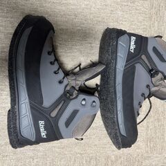 リバレイのウェーダーアクアマックスとウェーディングシューズのセットの画像