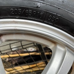 アルミホイル付きタイヤの画像