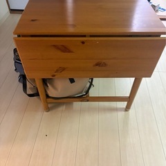 【お譲り先確定済】ダイニングテーブル＋椅子2脚の画像