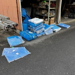 ブルーシート（10m×10m♯軽量1000）❣️大特価‼️無くなり次第終了‼️作業時、レジャー、災害時 等にも役立ちます❗️の画像