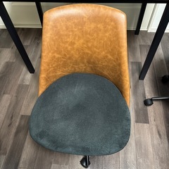 ダイニングテーブル、イス（２脚）の画像