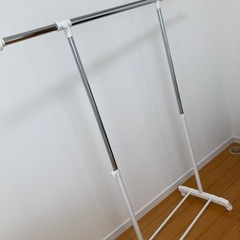 ハンガーラック ２本セット 伸縮 伸長 白 シングル ニトリ 室内洗濯物干し　収納アイテムの画像