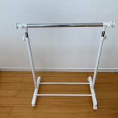 ハンガーラック ２本セット 伸縮 伸長 白 シングル ニトリ 室内洗濯物干し　収納アイテムの画像