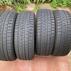 スタッドレスタイヤ 215/65 R16  アルミホイール付き　4本セットの画像
