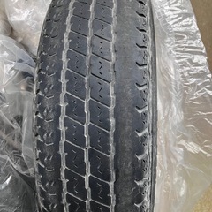 バン　タイヤホイールの画像