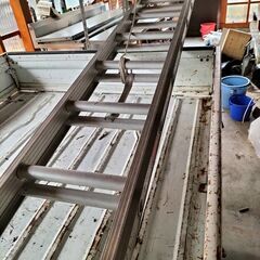 アルミ合金製伸縮 2連はしご全長；5.17m、縮長；3.16ｍ、最大使用質量100kg							の画像