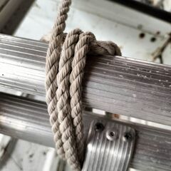 アルミ合金製伸縮 2連はしご全長；5.17m、縮長；3.16ｍ、最大使用質量100kg							の画像