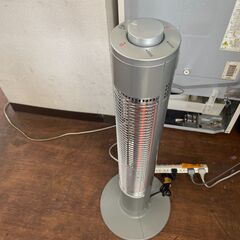 リサイクルショップどりーむ天保山店　No4895 電気ストーブ　ナショナル　２００５年製　高さ８４ｃｍ　最大９００Ｗ　首振り機能付き♪の画像