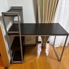 机と椅子の画像