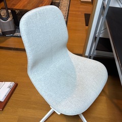 机と椅子の画像