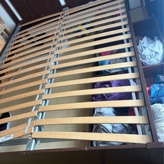 クイーンサイズベッドの画像