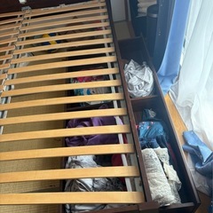 クイーンサイズベッドの画像