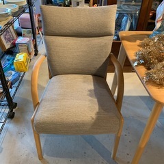 ダイニングテーブル&チェアー2脚セット（テーブル、椅子以外の物は付属されません）の画像