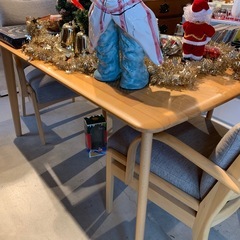 ダイニングテーブル&チェアー2脚セット（テーブル、椅子以外の物は付属されません）の画像