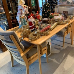 ダイニングテーブル&チェアー2脚セット（テーブル、椅子以外の物は付属されません）の画像