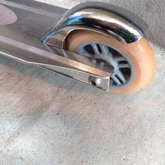 キックボード　キックスクーター　折り畳み式　スタンド付きの画像