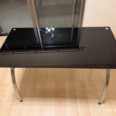 強化ガラスのパソコンデスク黒の画像