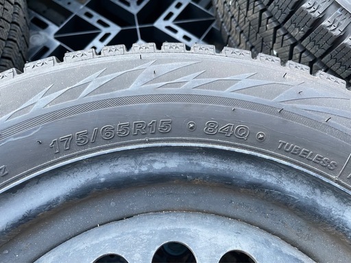 2024年製　スタッドレスタイヤ　175/65R 15 　ブリザックVRX2 バリ溝　