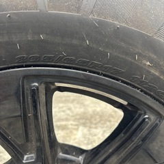ホイール付きスタッドレス
タイヤ４本の画像