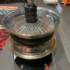 デイトンワイヤーホイールガラステーブルの画像