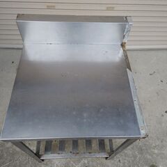 兵庫県 三田市 直接お引き取り限定 ステンレス作業台 縦60.5×横60×高さ94.6 バックガード付き 業務用 厨房用品 キッチン 中古の画像