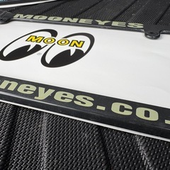 Moon eyes 軽自動車用ナンバーフレームの画像